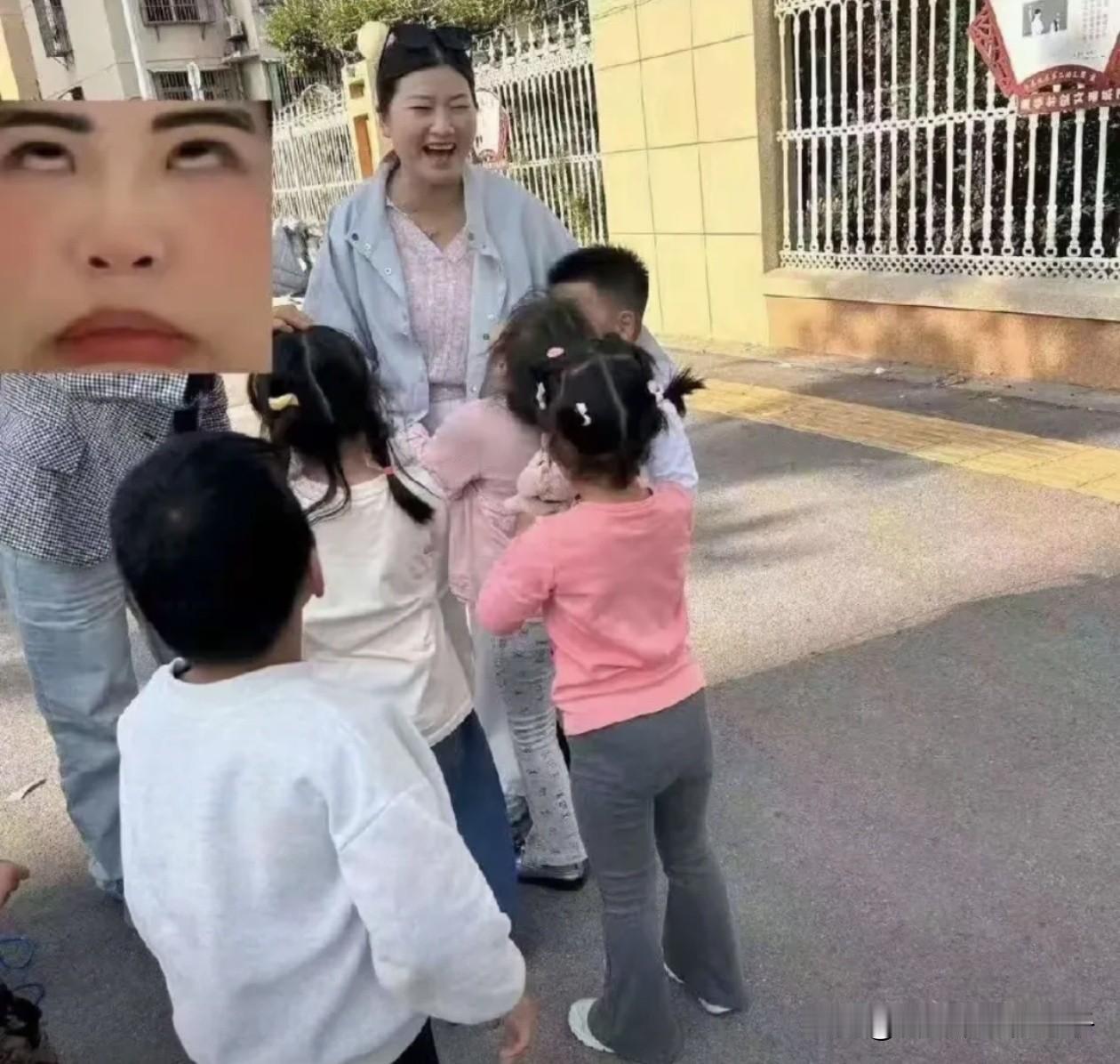 万万没想到！

热熔胶事件的幼儿园竟反打一耙，说家长是在无理取闹，想护着这个老师