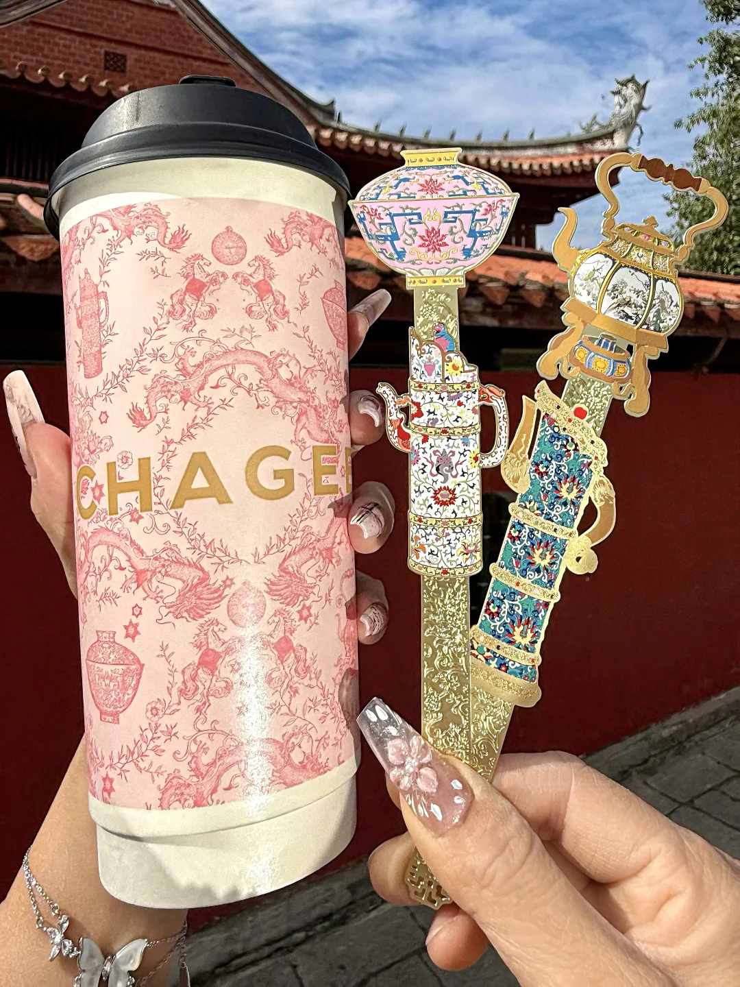 太好了！是乾隆同款白月光！我们有救了。。。