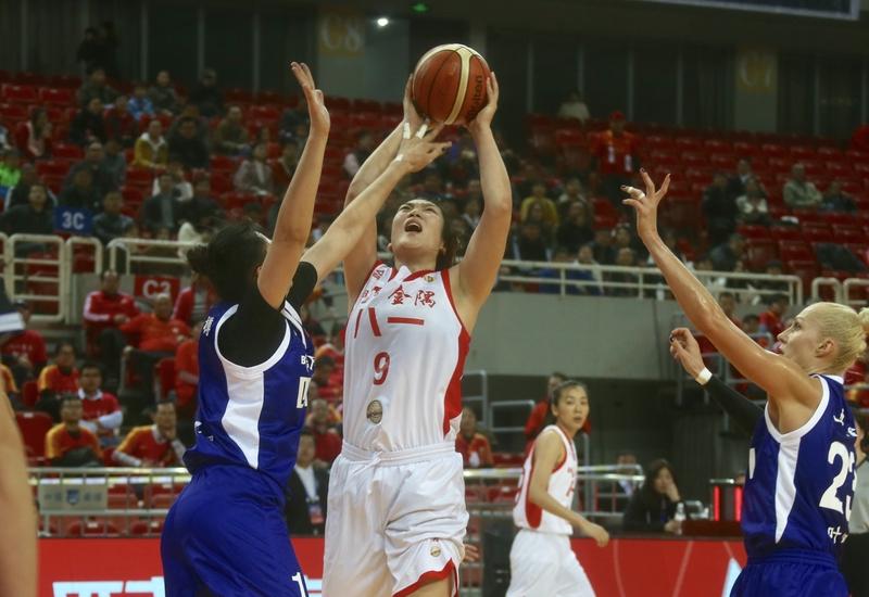 中国女篮堪称一支潜力与挑战交织的劲旅。内线有韩旭、李月汝“双塔”镇守，高度优势显