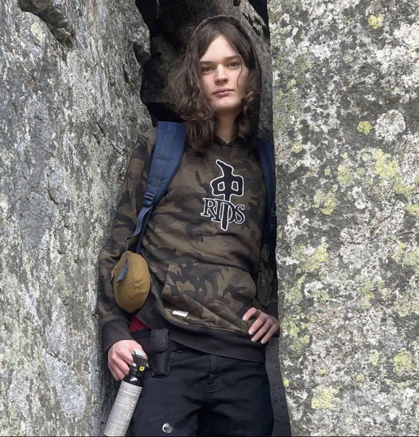 说是加拿大校园枪击案的那个变性人枪手在几个月前用AI模拟过大规模枪击，OpenA