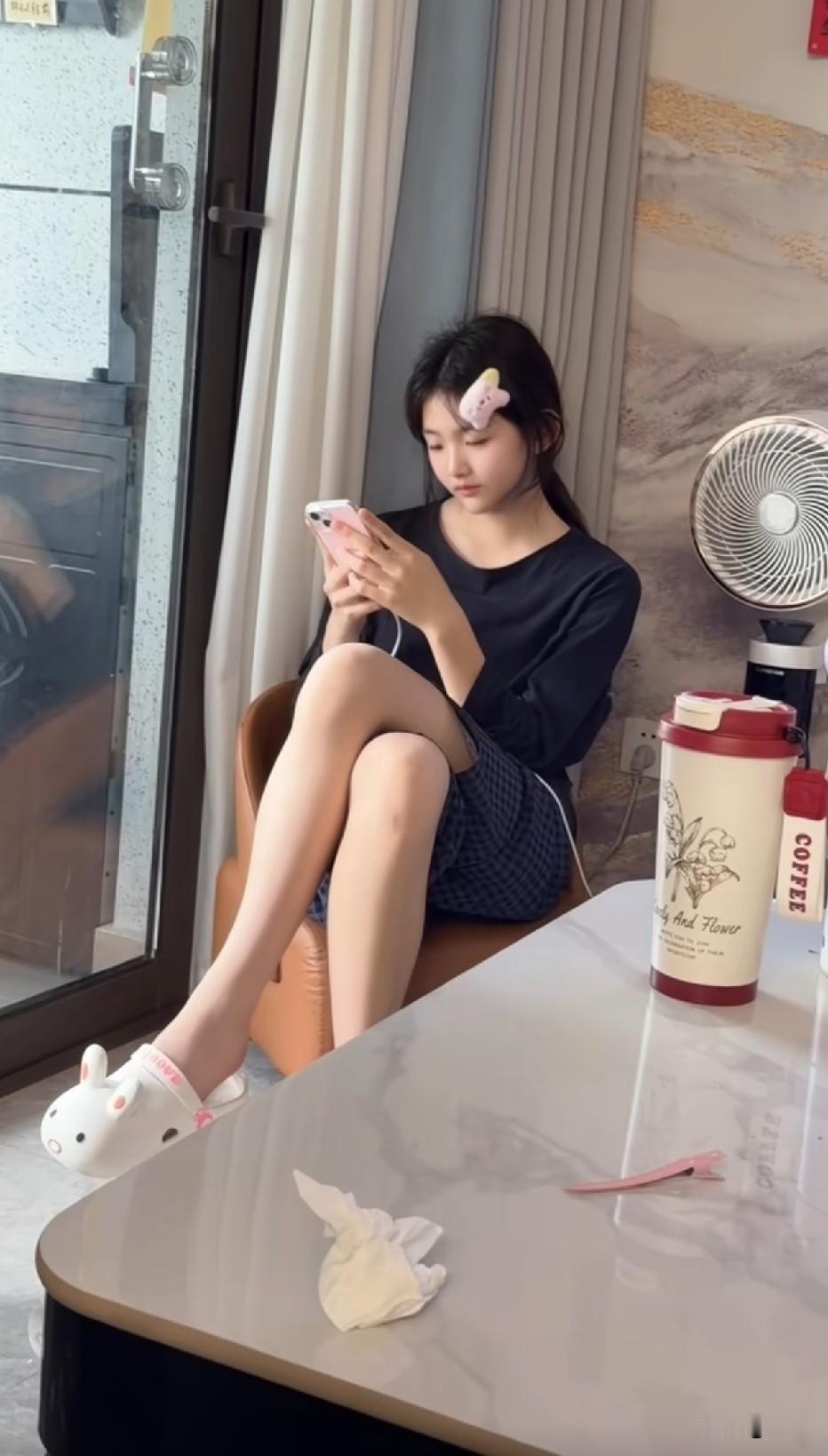确实漂亮，应该像她妈