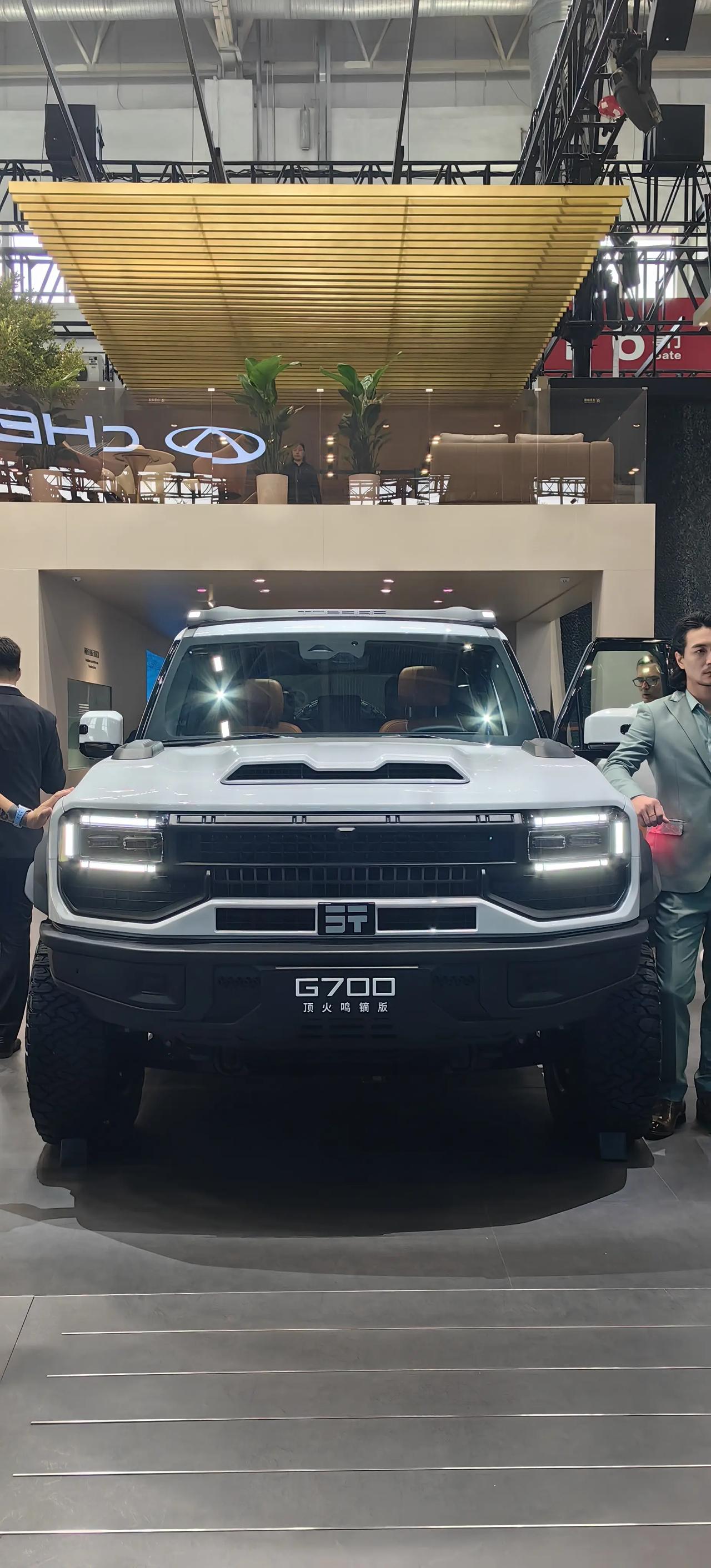 最近圈子里聊纵横G700的车友越来越多，不少人纠结三十多万预算，选这台插混硬派方