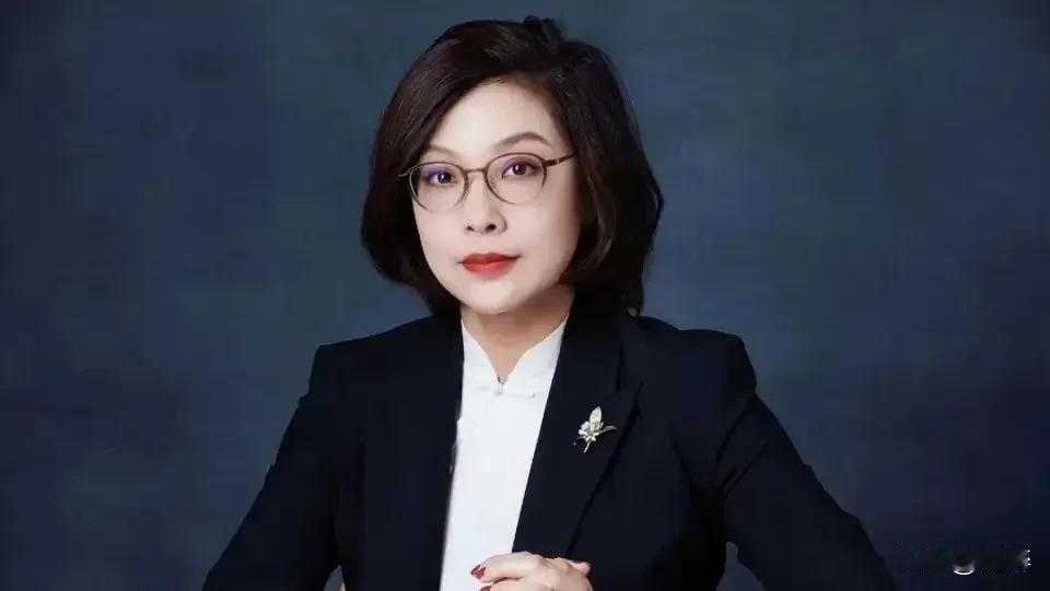 坏人一眼可辨，观其形听其声，好坏明！
如北大某教授所谓的“灵活就业就是一种福利”