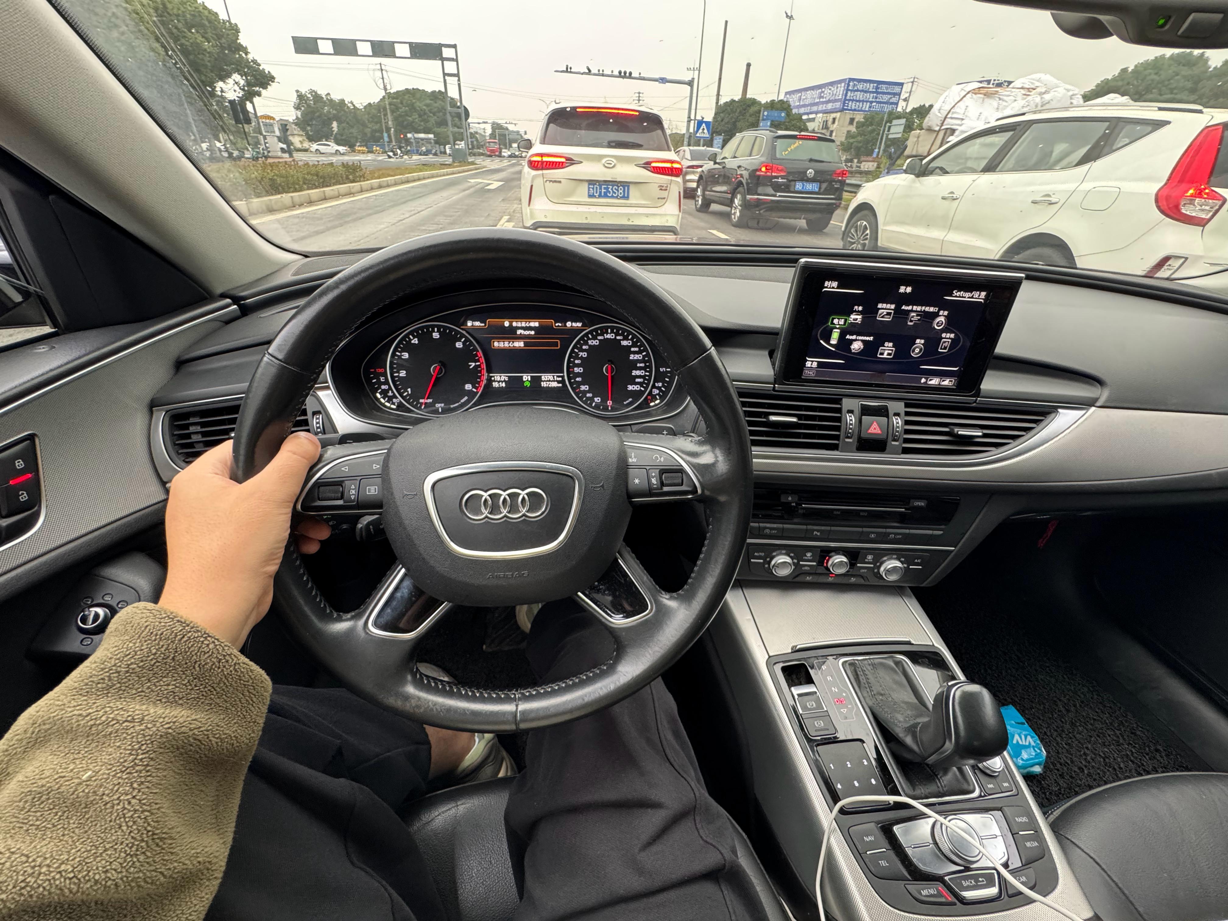 18年A6近16万公里了跑高速还是很稳高速油耗7.5个 