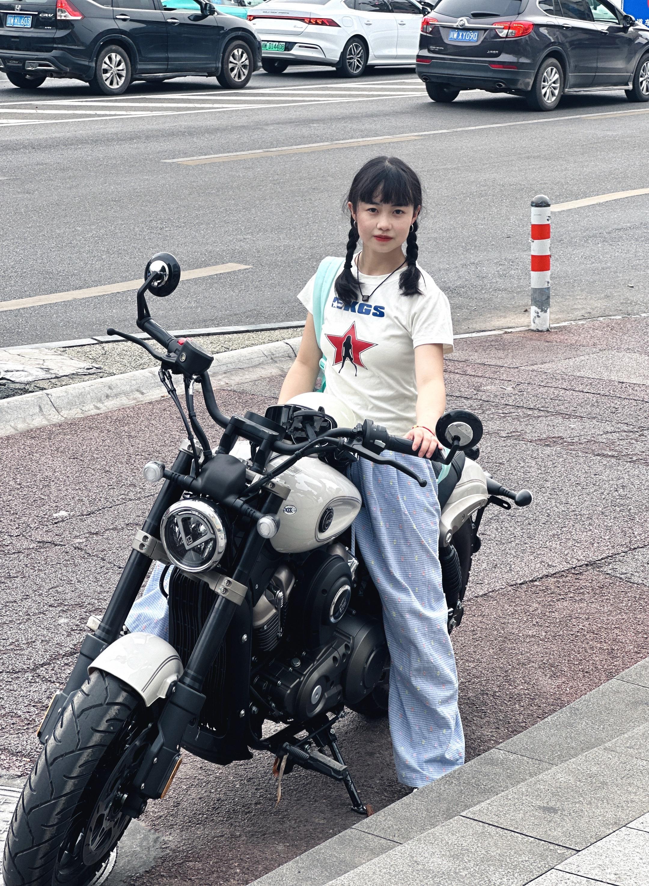 热爱漫无边际，生活自有分寸金吉拉