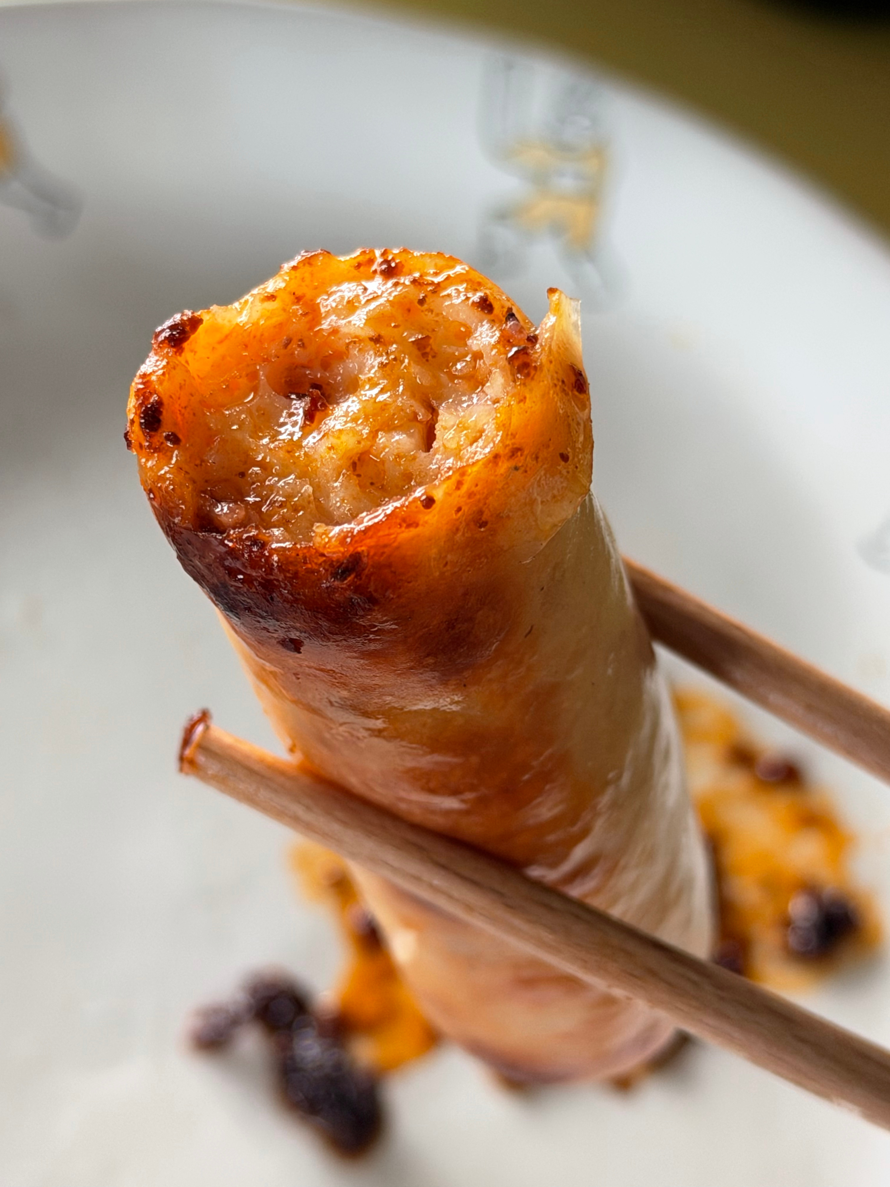 牛肉丸大哥的新品。 我在试吃 太美味了 他说还要改良。我一口气吃了四根 
