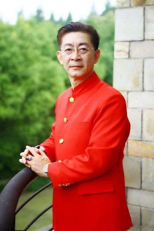 六小龄童将出席陈丽华追悼会六小龄童悼念陈丽华 据“陈丽华女士是一位热爱传统的女企