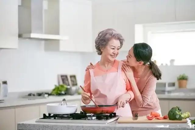 有时我买儿媳喜欢吃的零食送到儿子儿媳家，儿媳不吃我买的零食，儿媳喜欢吃鱼我买过去