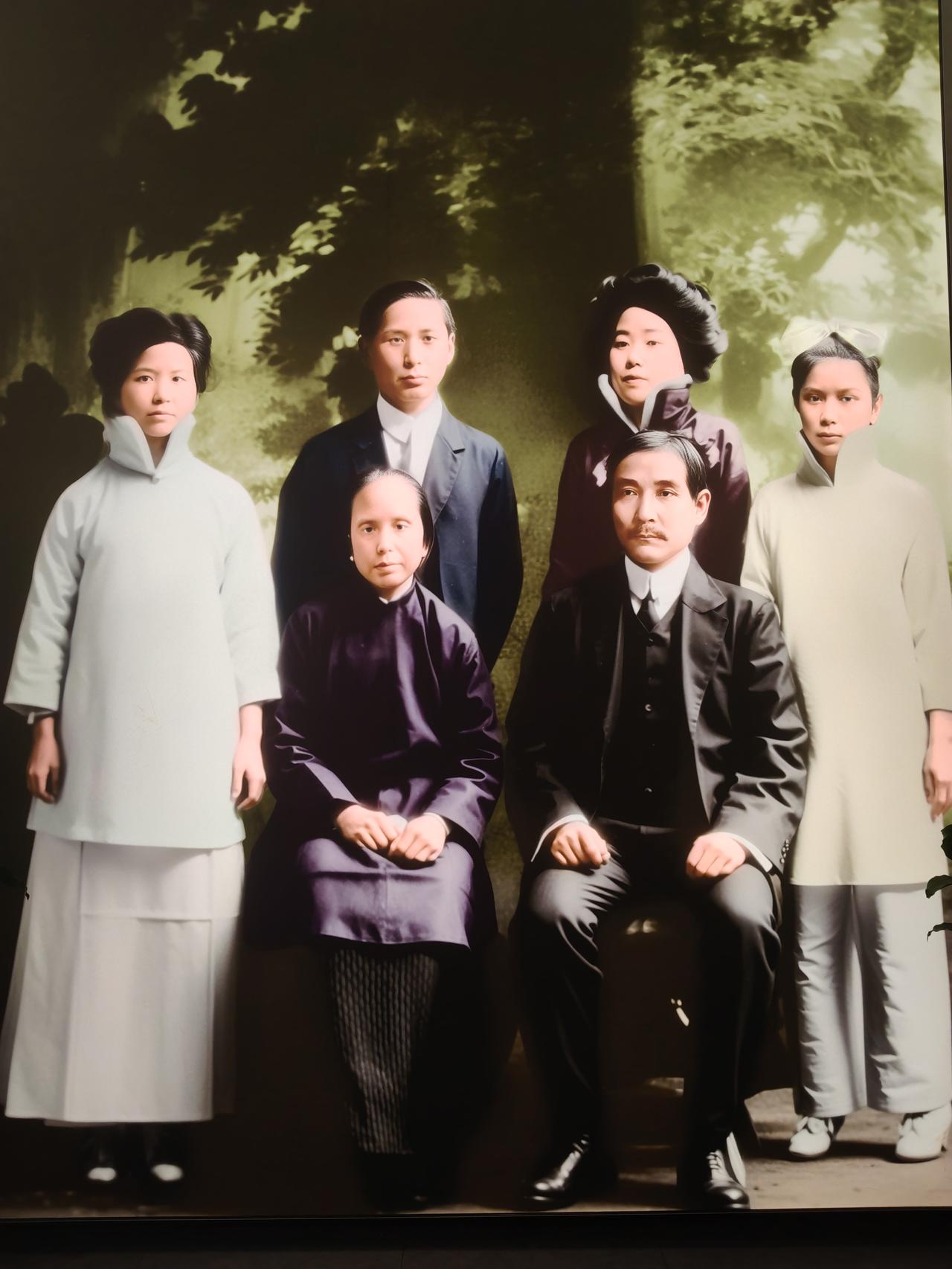 一代伟人的情感史。

近日，去中山市参观伟大的革命先驱孙中山先生纪念馆。看到了一