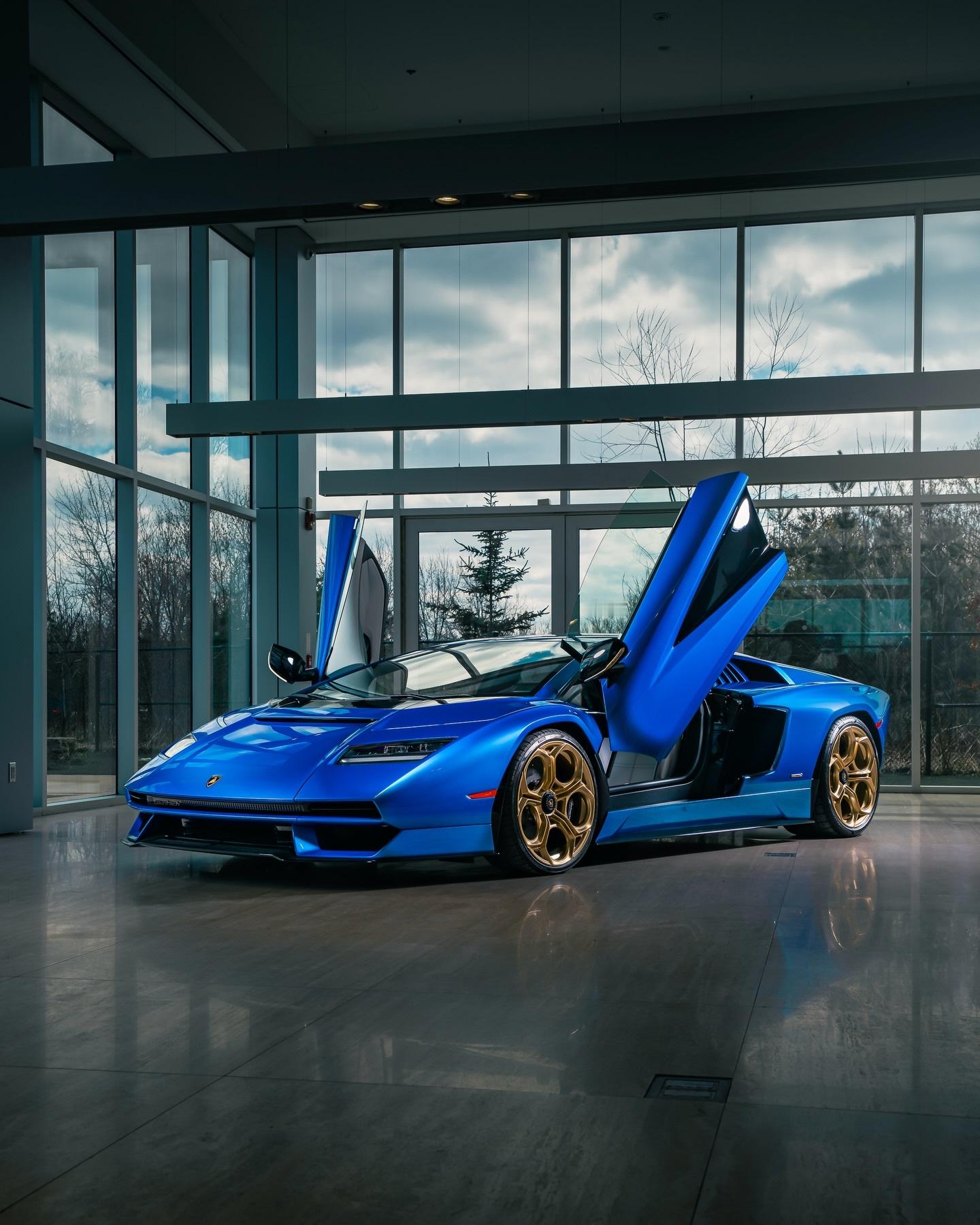 Lamborghini Countach LPI 800-4兰博基尼 Blue 