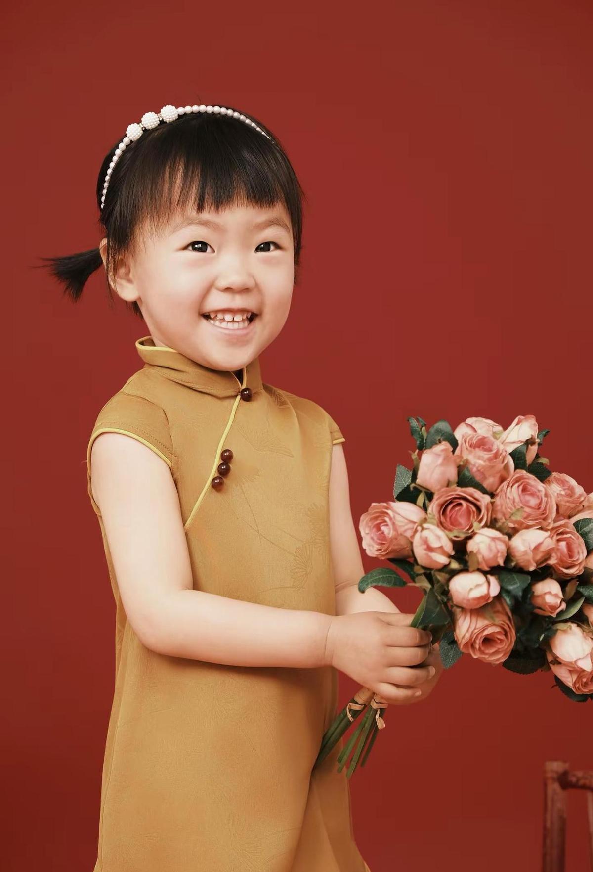 “晒娃”早就变味了？
别天真以为这只是简单的记录生活，现在的亲子圈简直是隐形的“