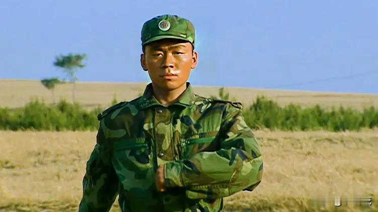 《士兵突击》中，许三多为何成长这么快？
最近重温了这部经典的军旅剧，这部剧有一种