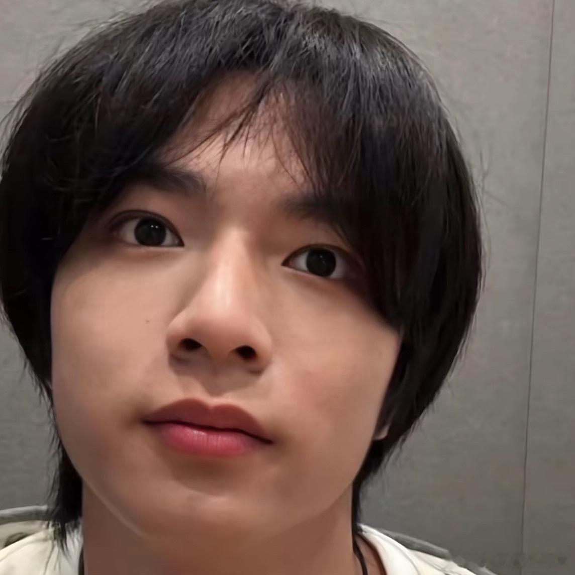 集体练平行眼不告诉我们？ 