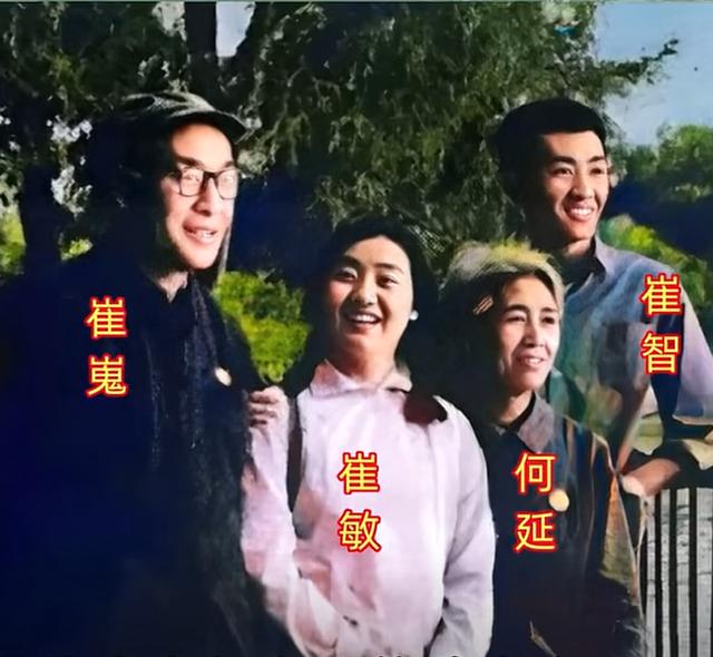 王铎：崔嵬一家
著名电影演员崔嵬，六岁来青岛，青岛市民就把他当成青岛人了。让人无