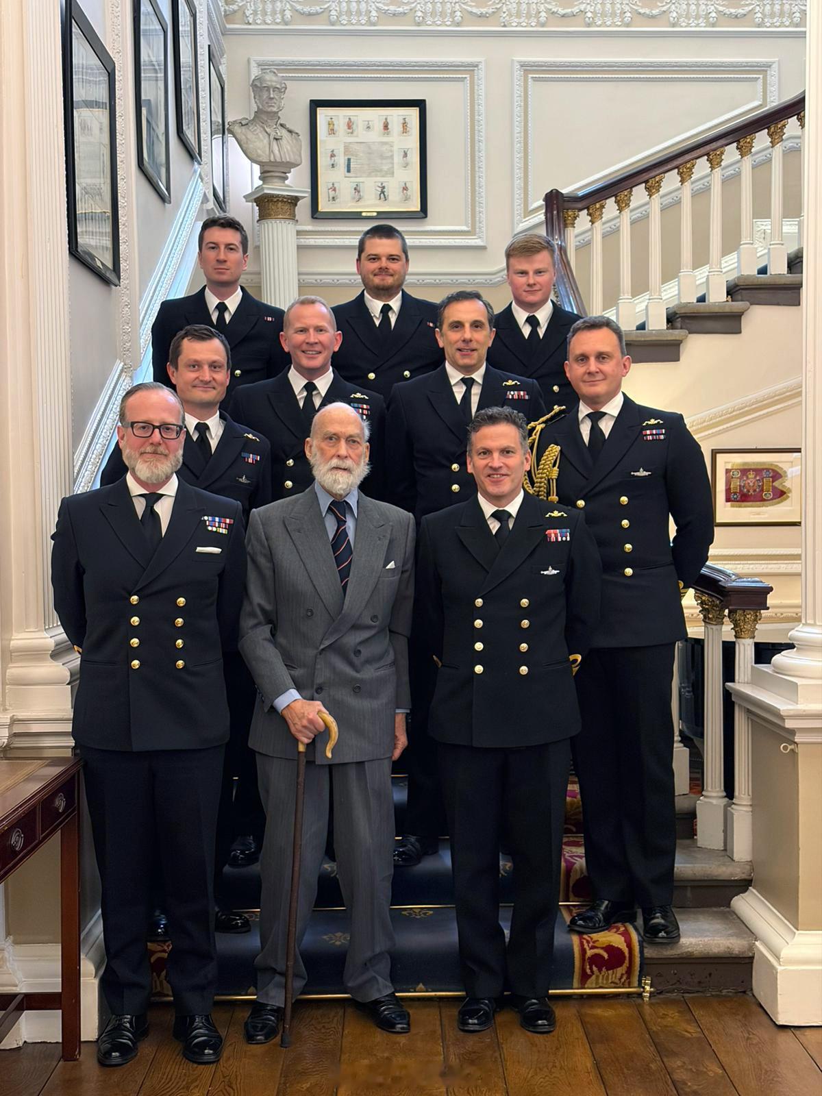 英国王室  最近肯特迈克尔王子被邀请与英国皇家海军潜艇艇员在伦敦海军与军事俱乐部