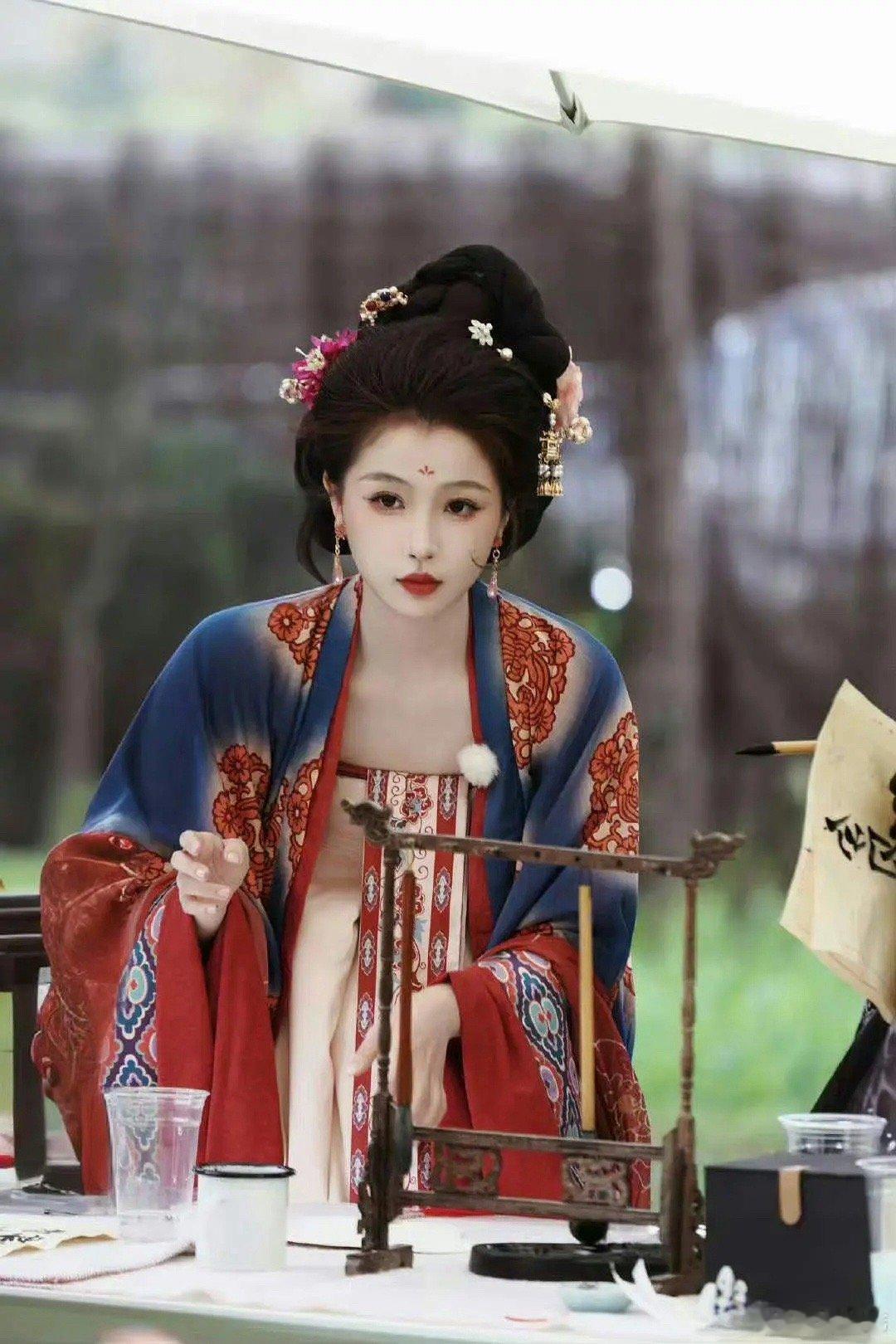 说实话，虞书欣适合古装吗 ​​​