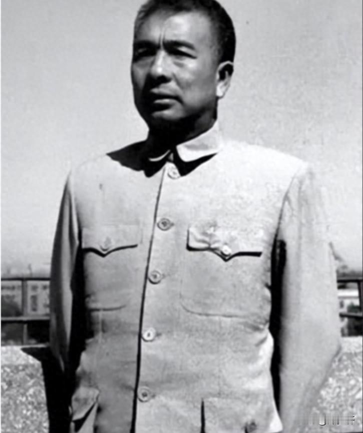 亲兄弟双双进入黄埔军校，哥哥后来叛变，弟弟晋升正国级，晚年哥哥却举报自己的亲弟弟