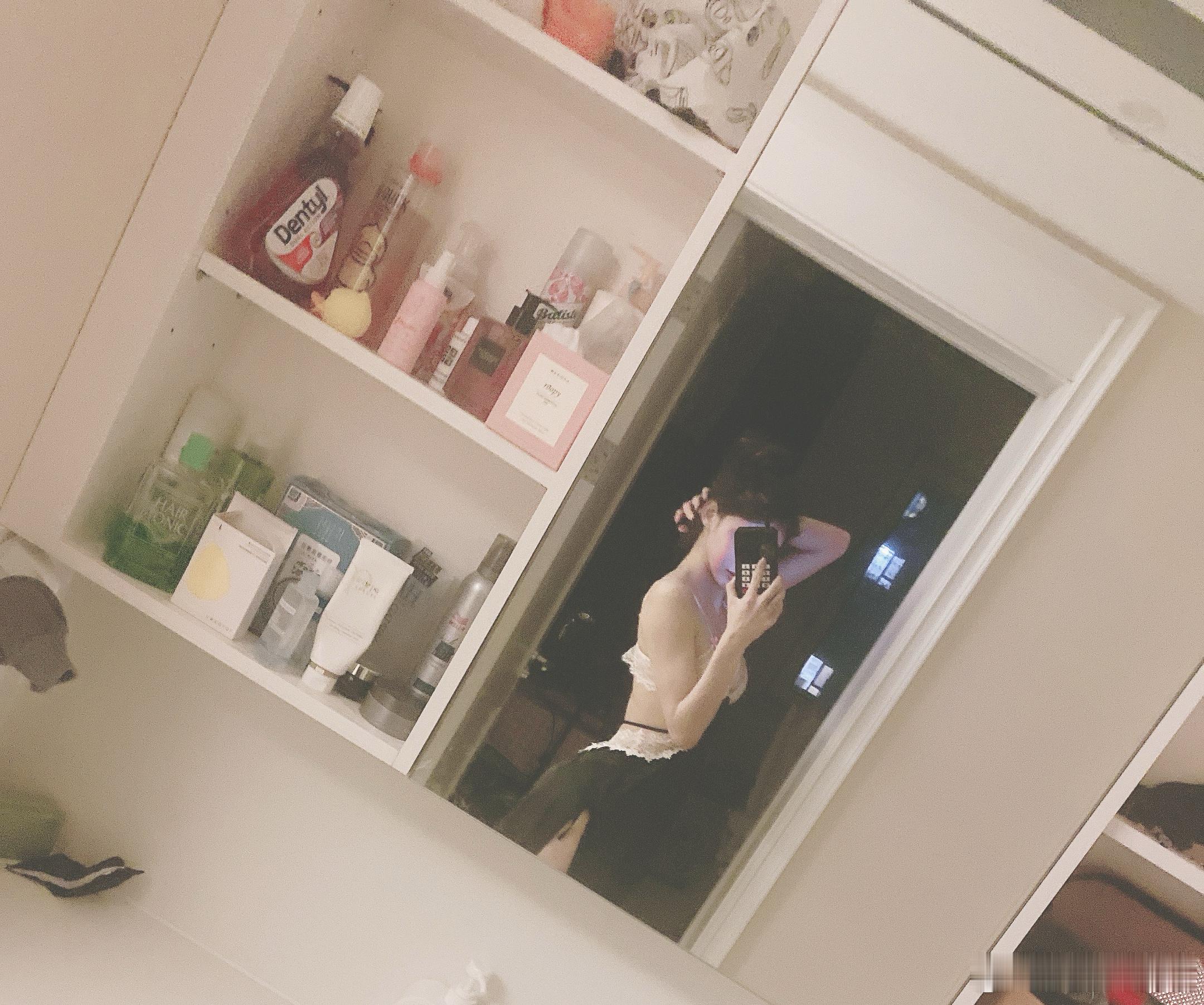 一觉起来  眼睛肿了 [开摆] 