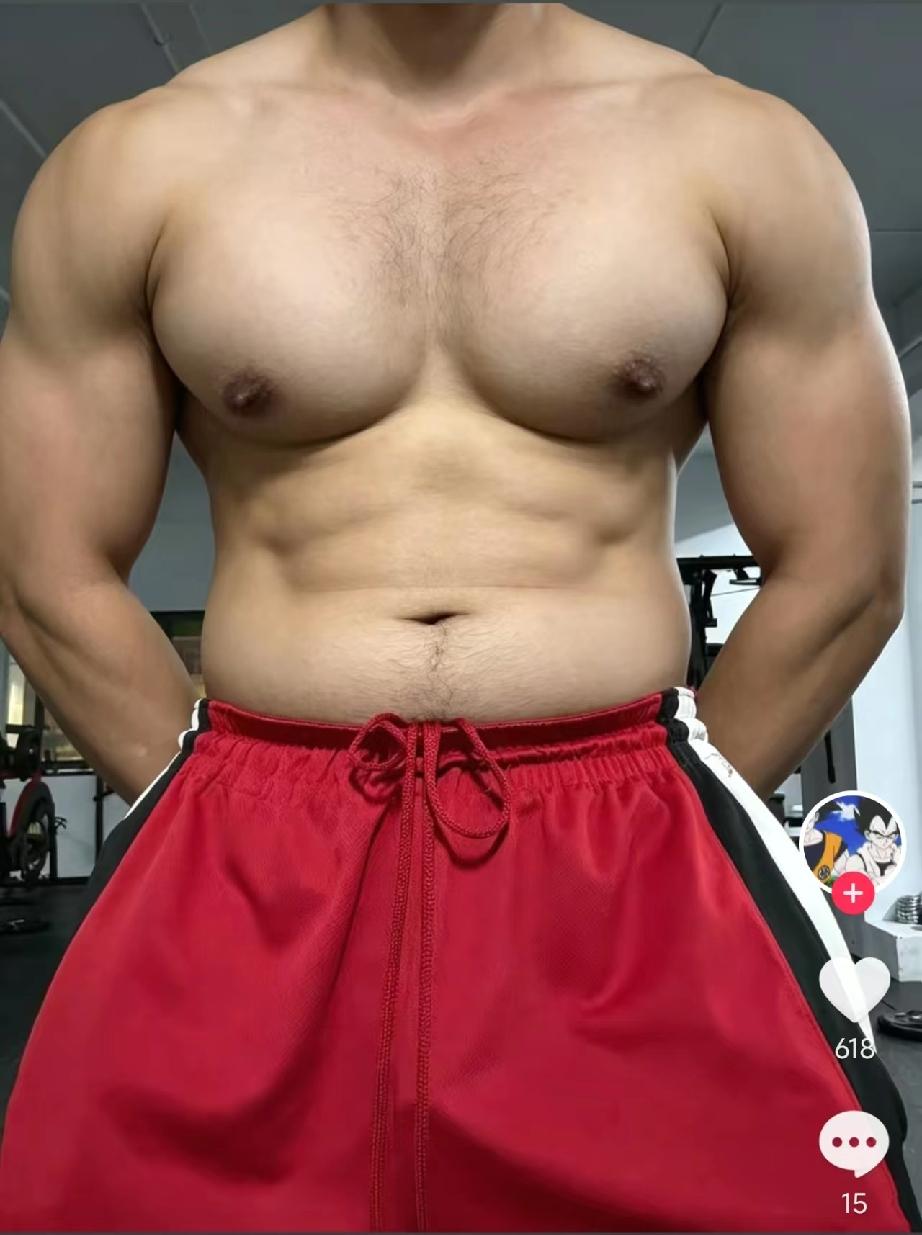 年轻人胸肌大有什么用?