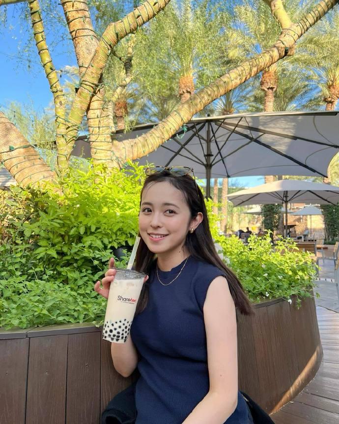 #菲尼克斯太阳队#在太阳击败开拓者的比赛当天，渡边雄太的夫人久慈晓子继续逛凤凰城