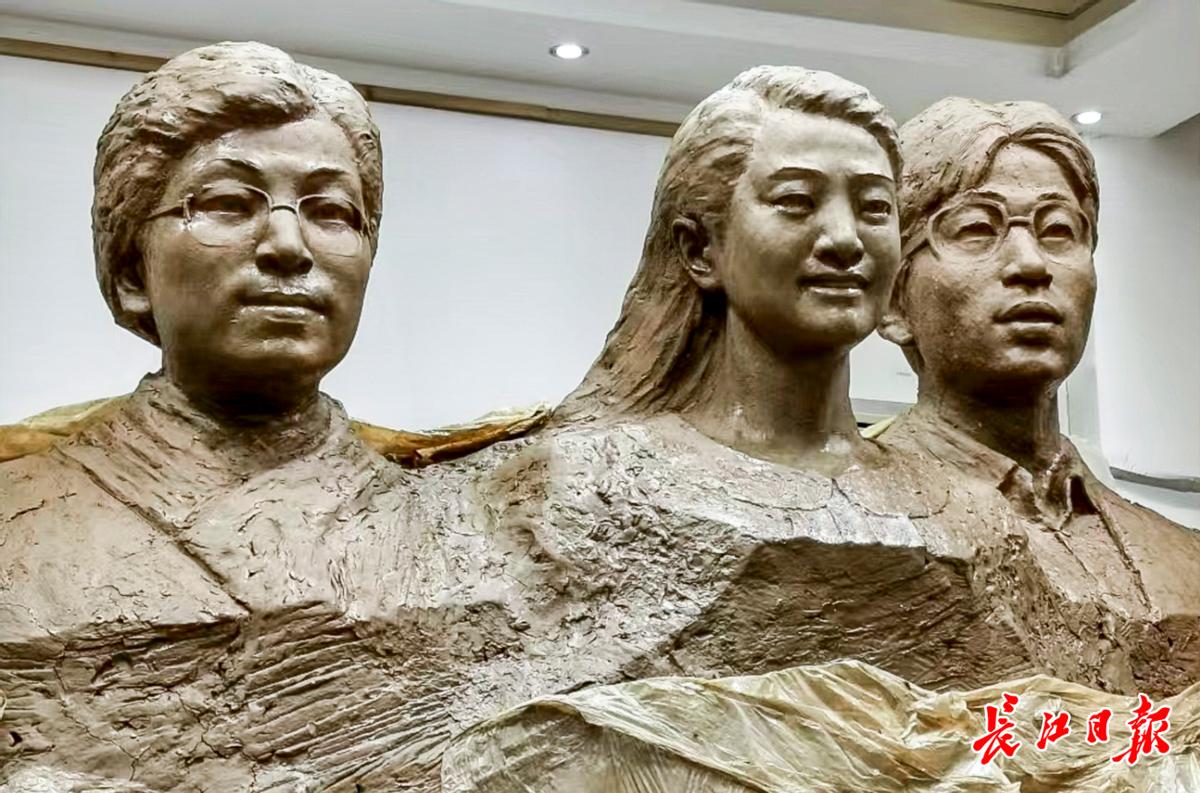 南斯拉夫大使馆的仇终于报了！25年前，美国靠卫星定位技术霸权轰炸我们大使馆，25