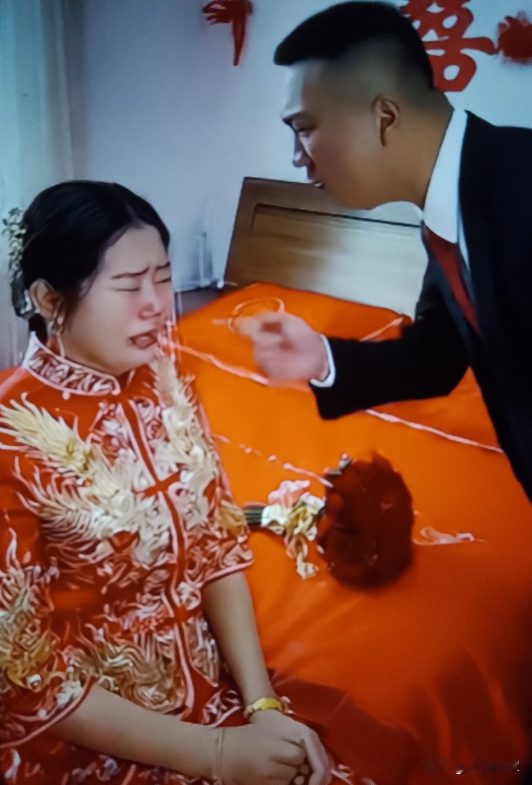 婚姻dian堂之殇：彩礼迷雾笼罩下的信任崩塌与伦理困境

婚礼那天，变了天，新郎