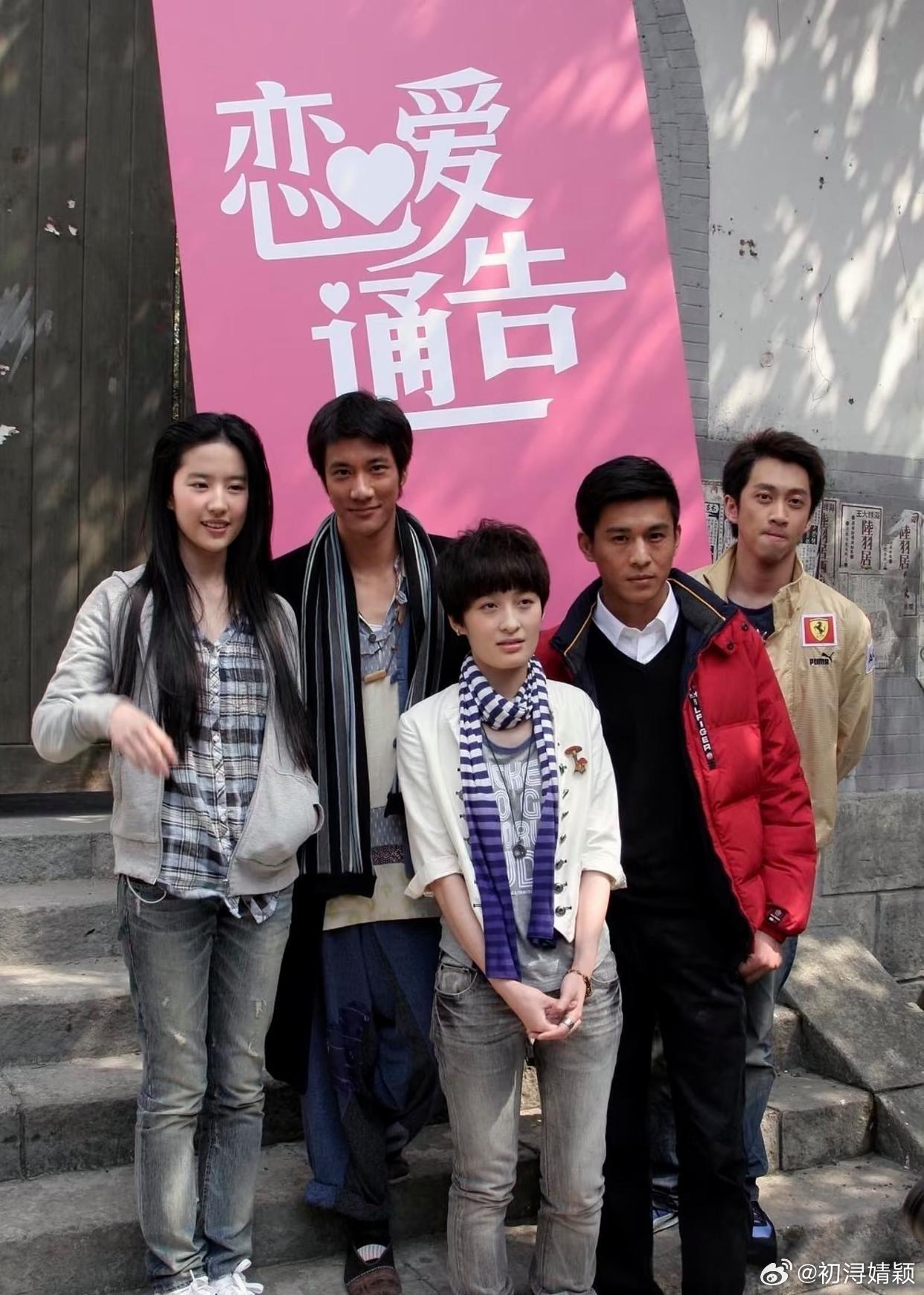 还得是以前的照片真，无美颜无滤镜，活人感超强，现在人看了也不容易产生容貌身材身高