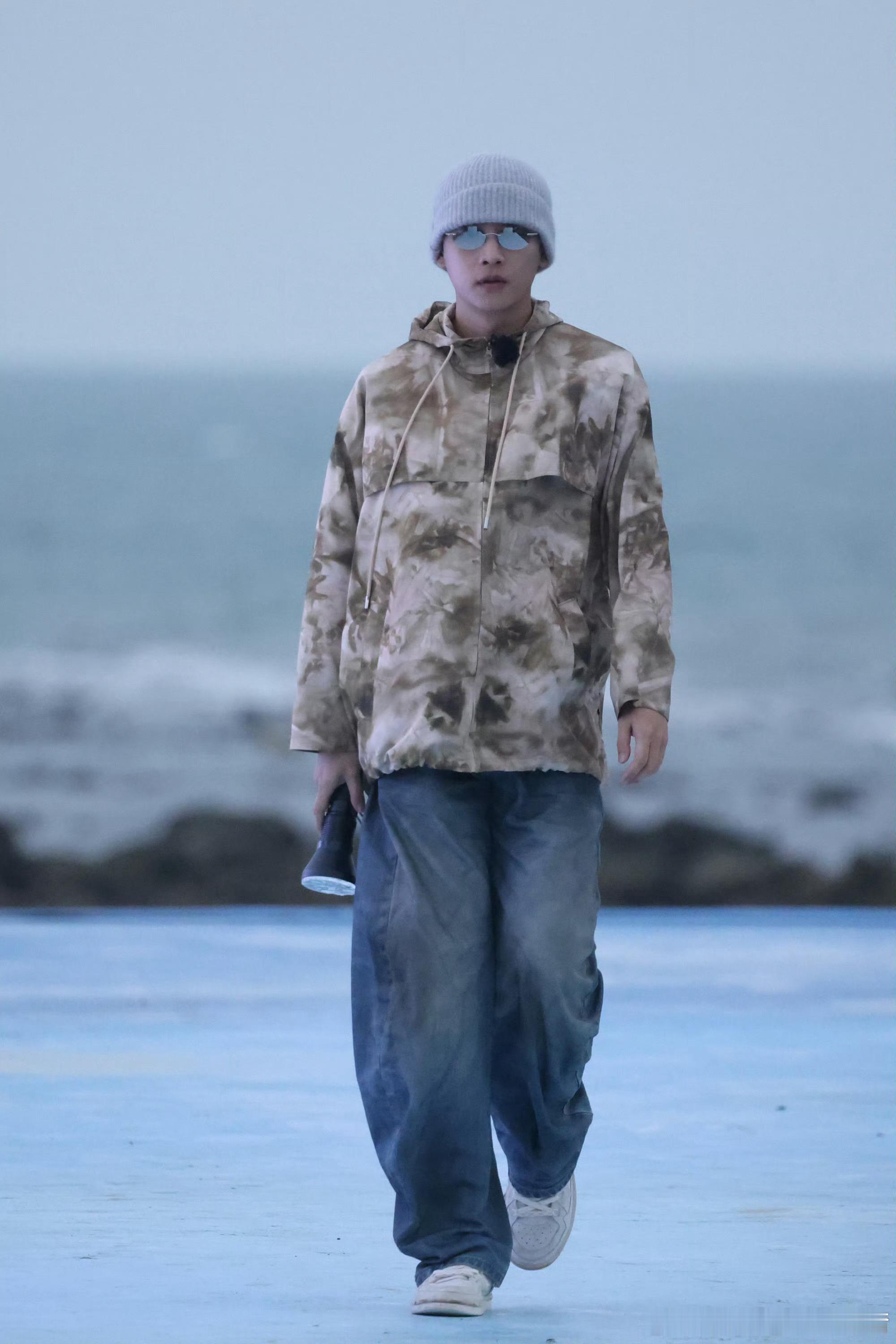 谁能一心二用到这个地步？吴泽林玩游戏还抽空刷锅，反差感拉满 吴泽林玩游戏还刷了个
