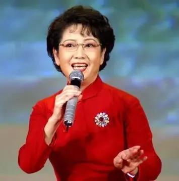 京剧名家李维康没有“派“，但她具有创造“李派“的潜质！
说起京剧名家李维康，她既