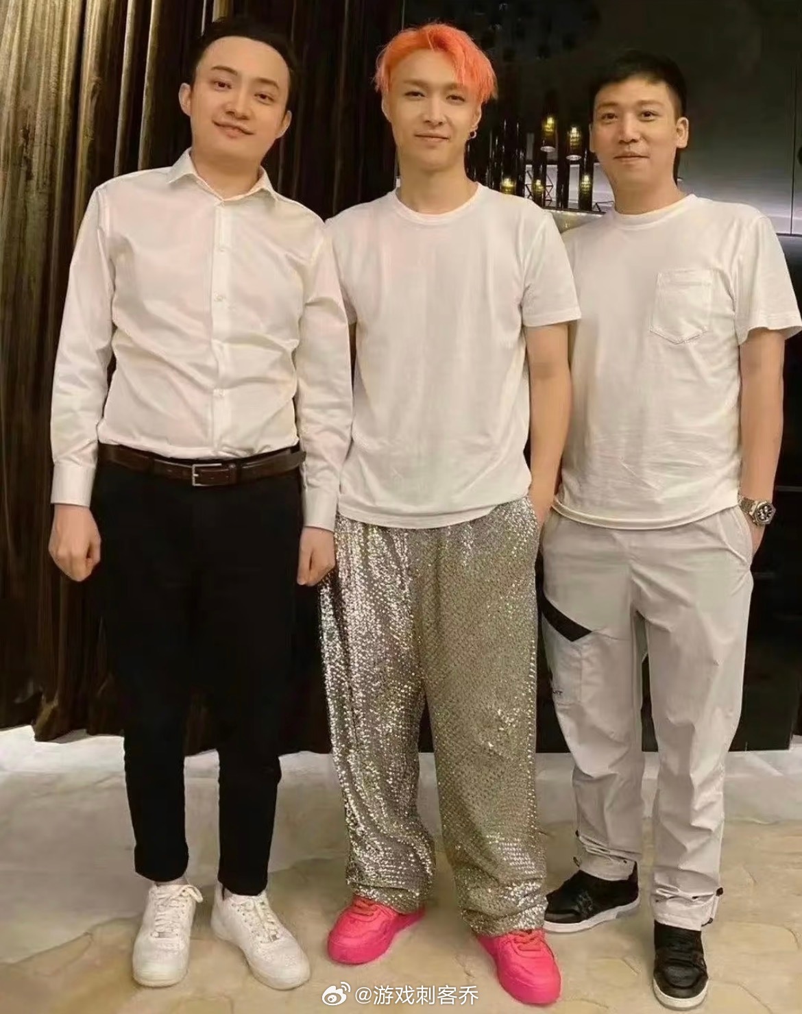 孙宇晨身高疑似被孙宇晨退票的电影院观众回应176的张艺兴，那大家推测孙割身高吧，