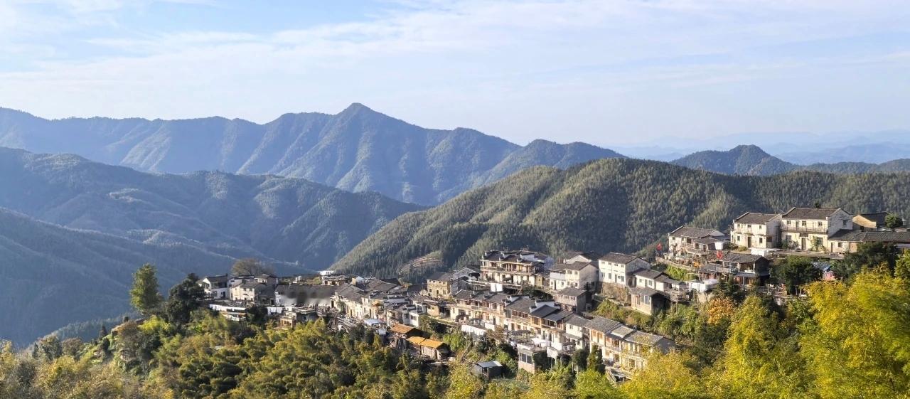 皖南深秋行纪 - 一村一境

“木梨硔”是一个小山村，位于黄山市休宁县溪口镇的“