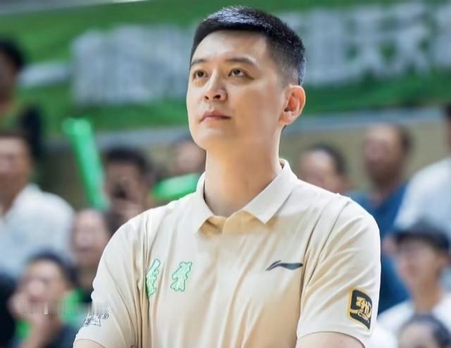 北京时间12月13日，CBA常规赛辽宁男篮和天津男篮比赛前，主帅杨鸣聊到新赛季首