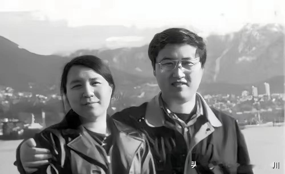 那天中午，赵庆香刚回村，就被父亲用劈柴斧砍了。不是吵完架动手，是她拒绝把所有钱拿