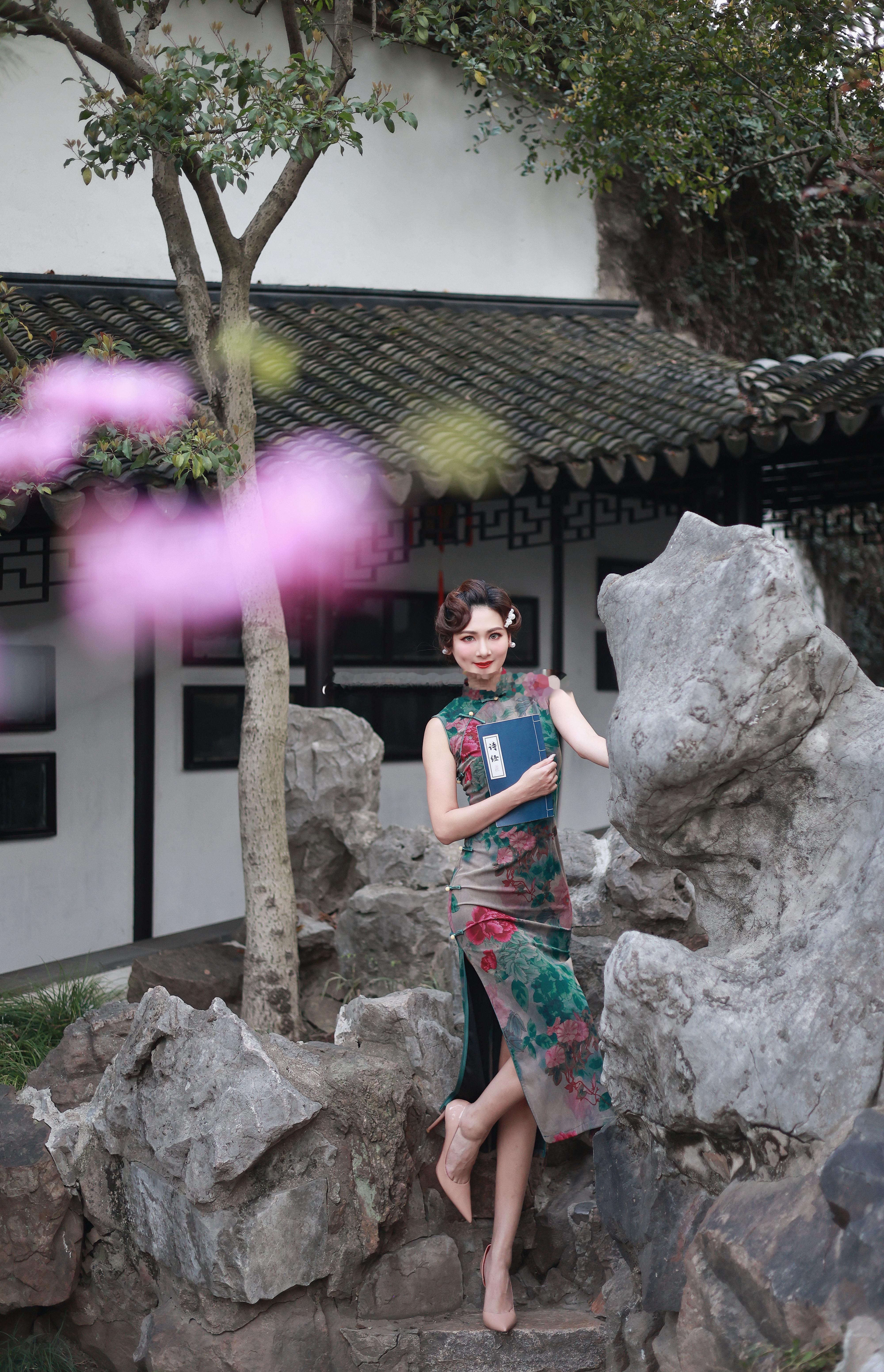 都说江南美人温柔似水。。。我也来试试呗。。。温不温柔不知道。。挺水的江南百景图江