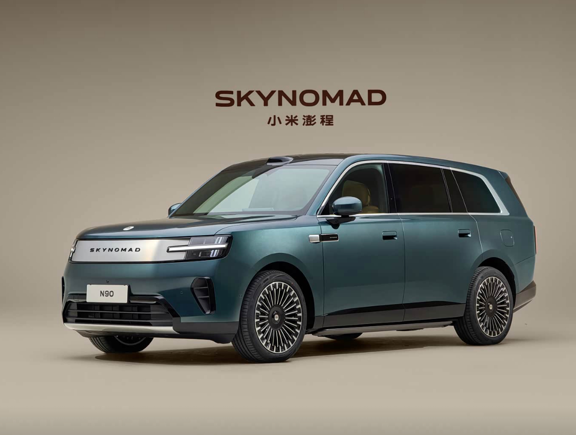 澎程系列继承SU7/YU7的续航大七座增程SUV，平均时速104km/h，纯电续