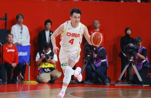 中国男篮大逆转，7大功臣浮出水面

1、实话实说，赵继伟那个3分扭转乾坤啊，两场