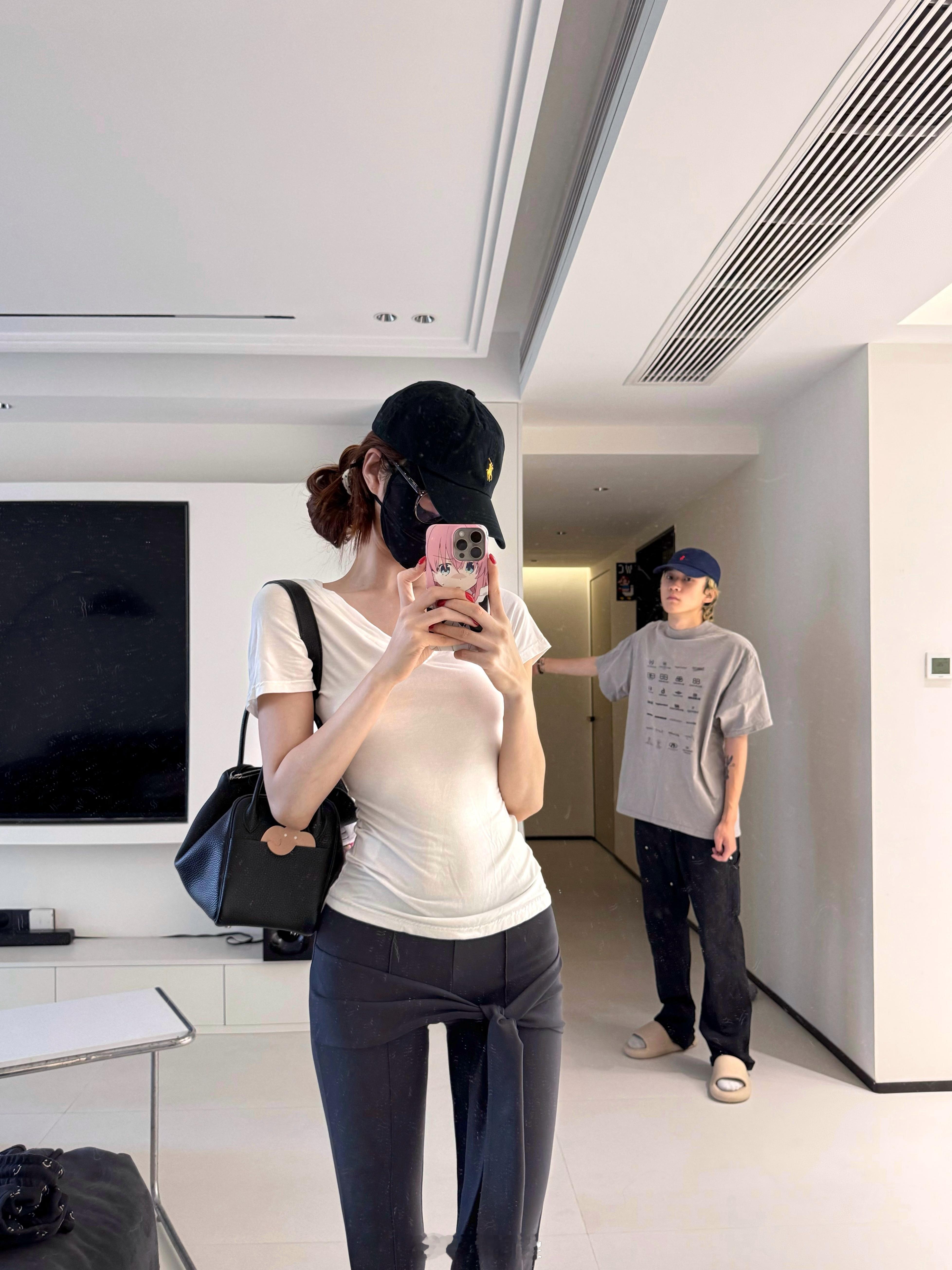 如果连自己都不爱穿自己店铺的衣服 怎么让大家喜欢穿捏～ ​​​