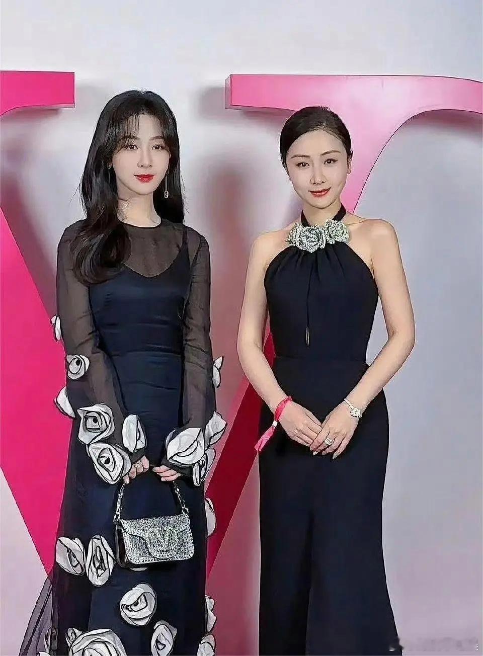 杨紫是不是又胖了？腰都没了，华伦的衣服真的不适合她 ​​​