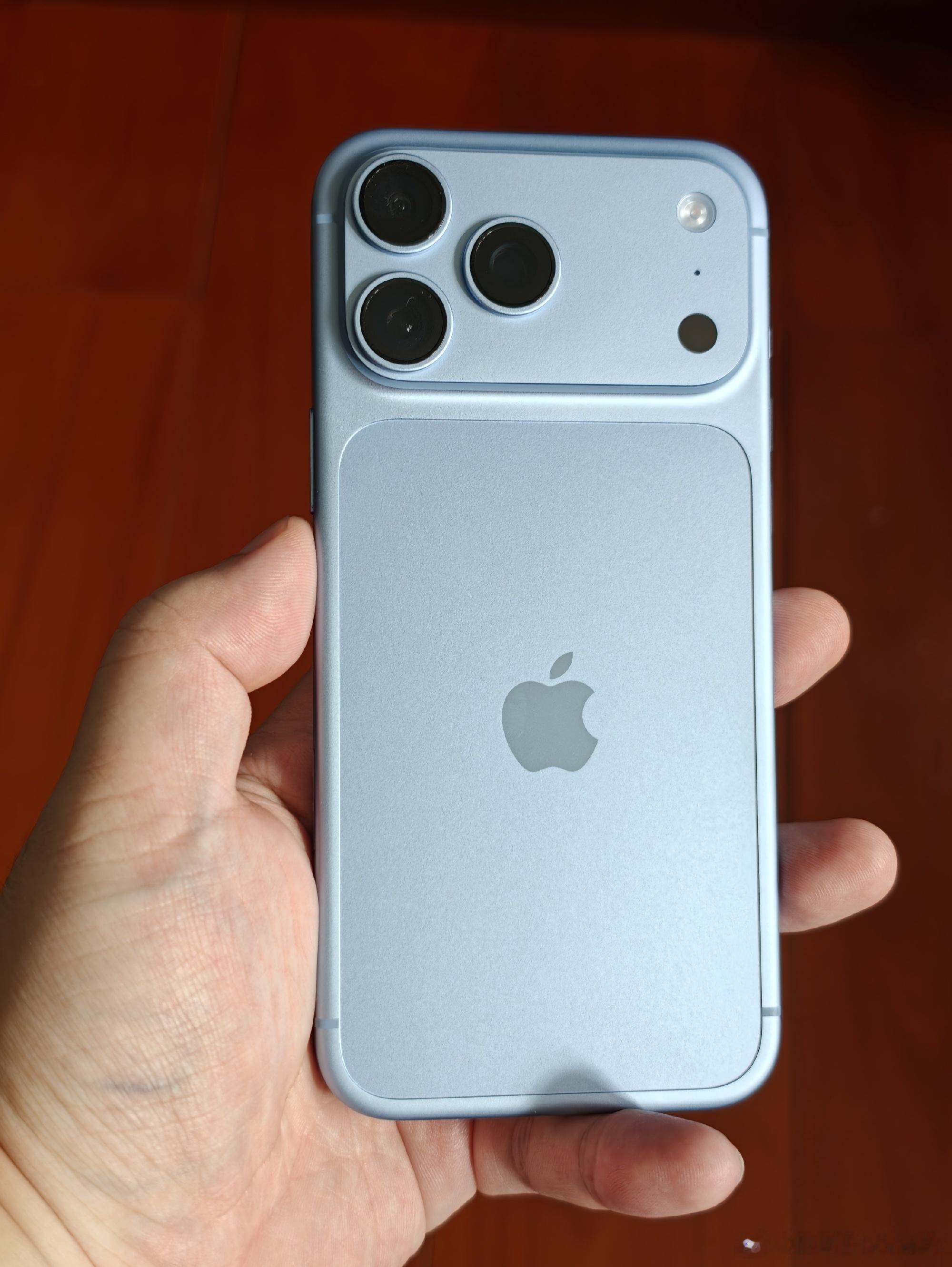 iPhone18Pro系列国内销量曝光 价格贵了，卖的还是上代115%，产品力没