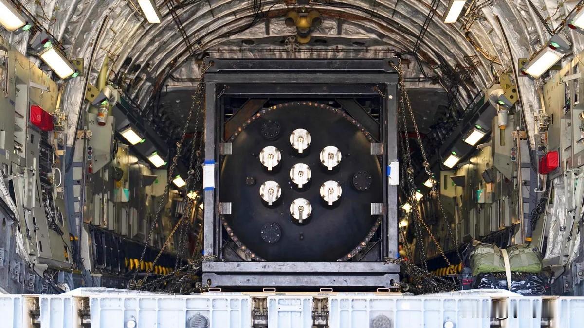 空运海运双管齐下：美军核反应堆全球布局的五大杀招
·
2026年2月15日，三架