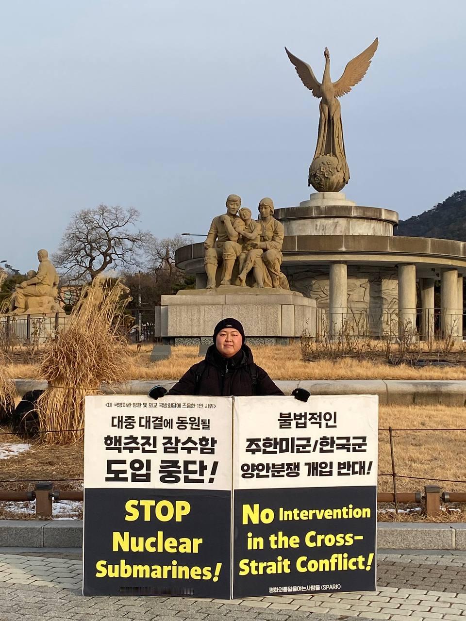 1月26日，韩国国防部长安圭佰会见了到访的美国国防部（战争部）副部长埃尔布里奇·