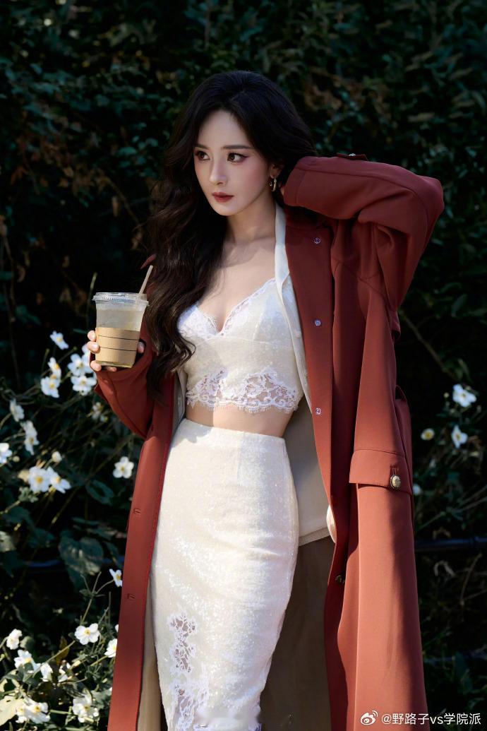 杨幂末路狂花网传班底网传杨幂末路狂花班底 杨幂《末路狂花》网传班底亮眼，李骏把控