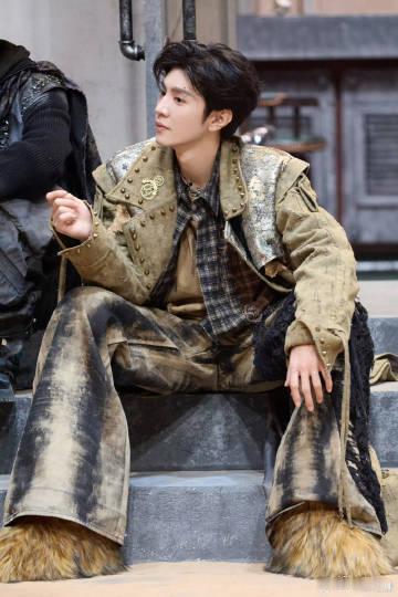 陈哲远知道真相后嘴就没合过 陈哲远的震惊表情真的成了全剧的笑点，他一秒从“侦探模