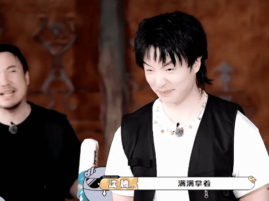 沈腾冯满自己的表弟自己疼沈腾对表弟冯满的宠爱藏不住！脑瓜崩变摸头杀，水枪大战秒变
