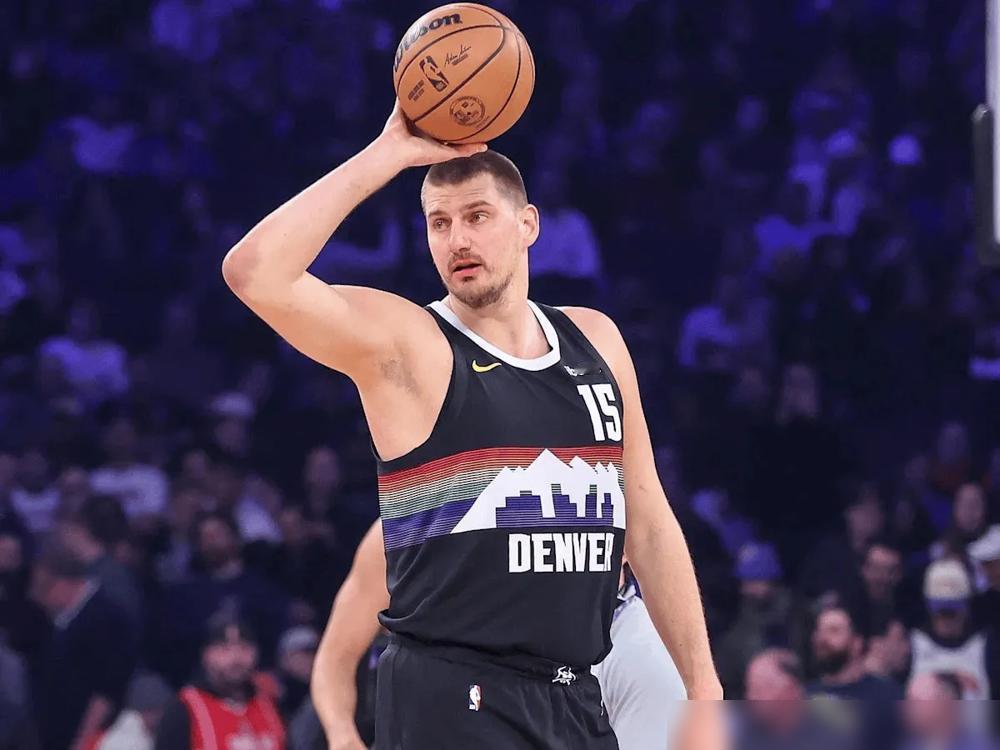 掘金怕马刺？别被数据骗了。约基奇刚砍下40分带队赢球，但他赛后脸色比输球还难看。