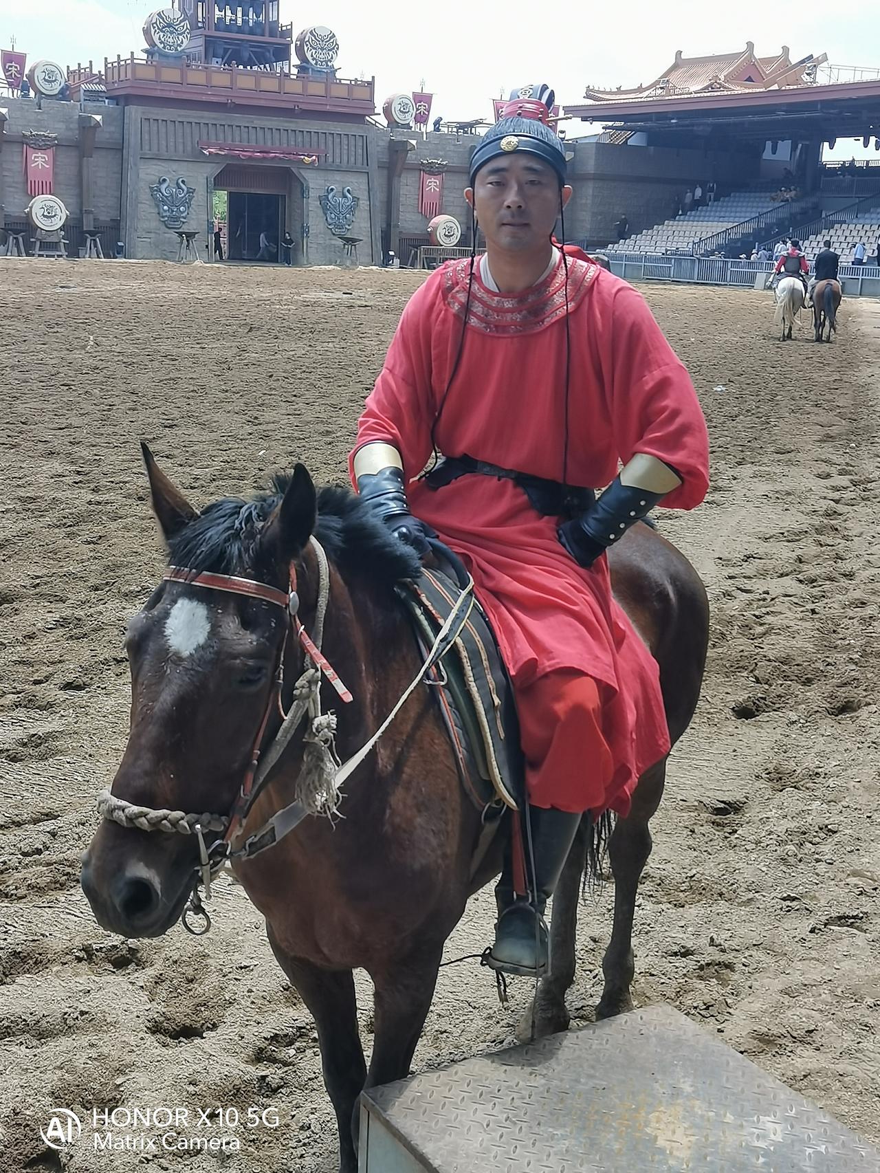 现在活得最好最开心的是以下几种人：
1、已经开始拿退休金的人，不管经济环境如何变