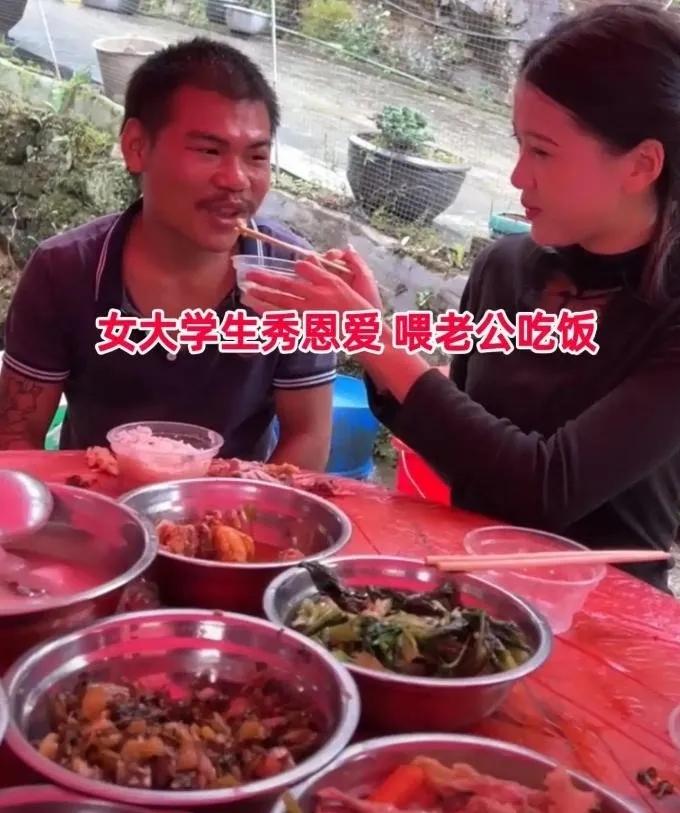 广西这对夫妻，用行动打破了大众对“上岸即分手”的偏见。
女方27岁，年轻漂亮，还