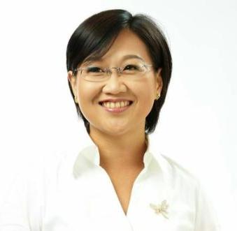 绿营高官出访“特权”惹争议，14岁儿子充当随行“摄影官”！台侨委会负责人徐佳青的