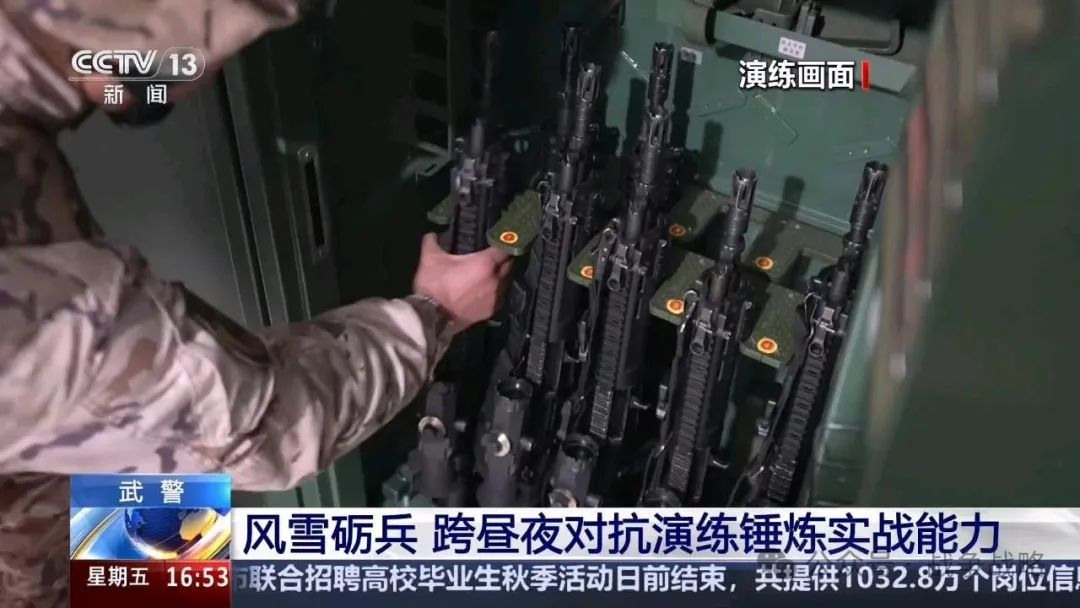 军营里那一抹绿[超话]  新疆武警备战程度真的高，打开枪柜，瞄具都是装好的，时刻