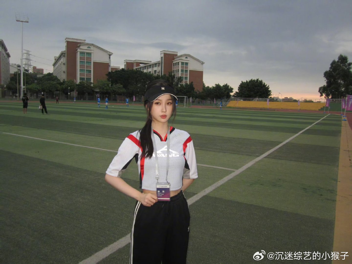 虞书欣的剧粉盘和号召力虞书欣一部更比一部强单扛冷门现偶杀出亮眼成绩，首日云包场参